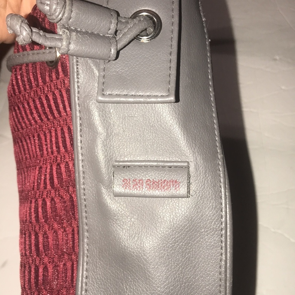 Women’s VT Bucket Bag - Picture 7 of 10